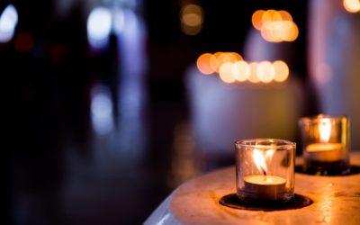Personnaliser la cérémonie funéraire : idées pour un hommage unique
